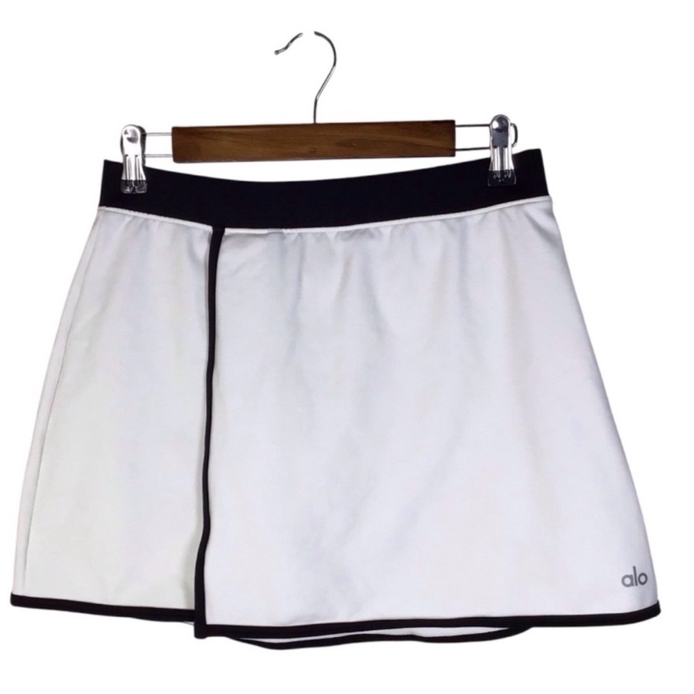 ALO Yoga Airbrush Streamlined Skirt Size Medium.